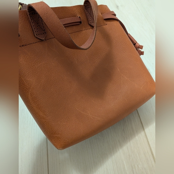 Madewell Small Drawstring Transport Leather Crossbody - Antique Rose ๐น - Picture 11 of 16